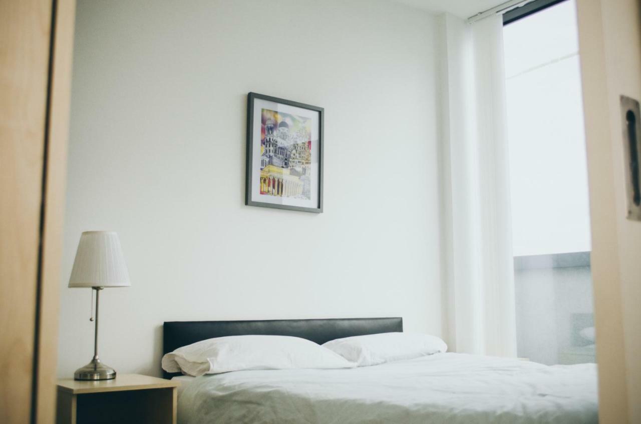 Serviced Apartment In Liverpool City Centre - Free Parking - Balcony - By Happy Days Buitenkant foto